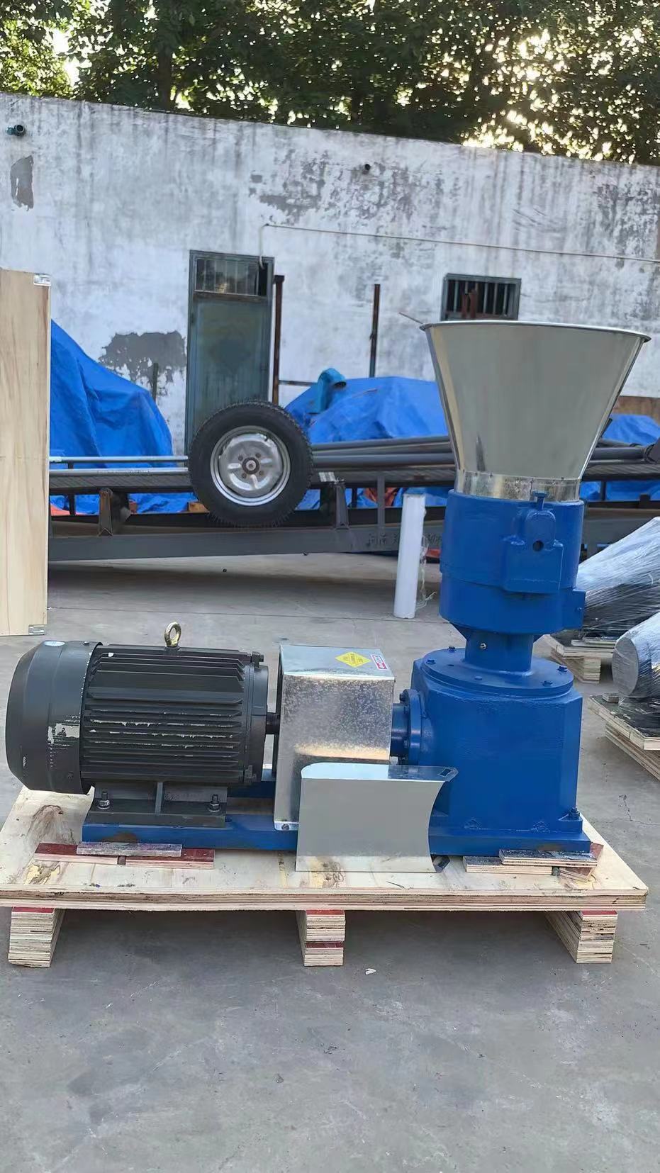 Easy-to-Use Sawdust Pellet Machine Easy-to-Use Sawdust Pellet Machine